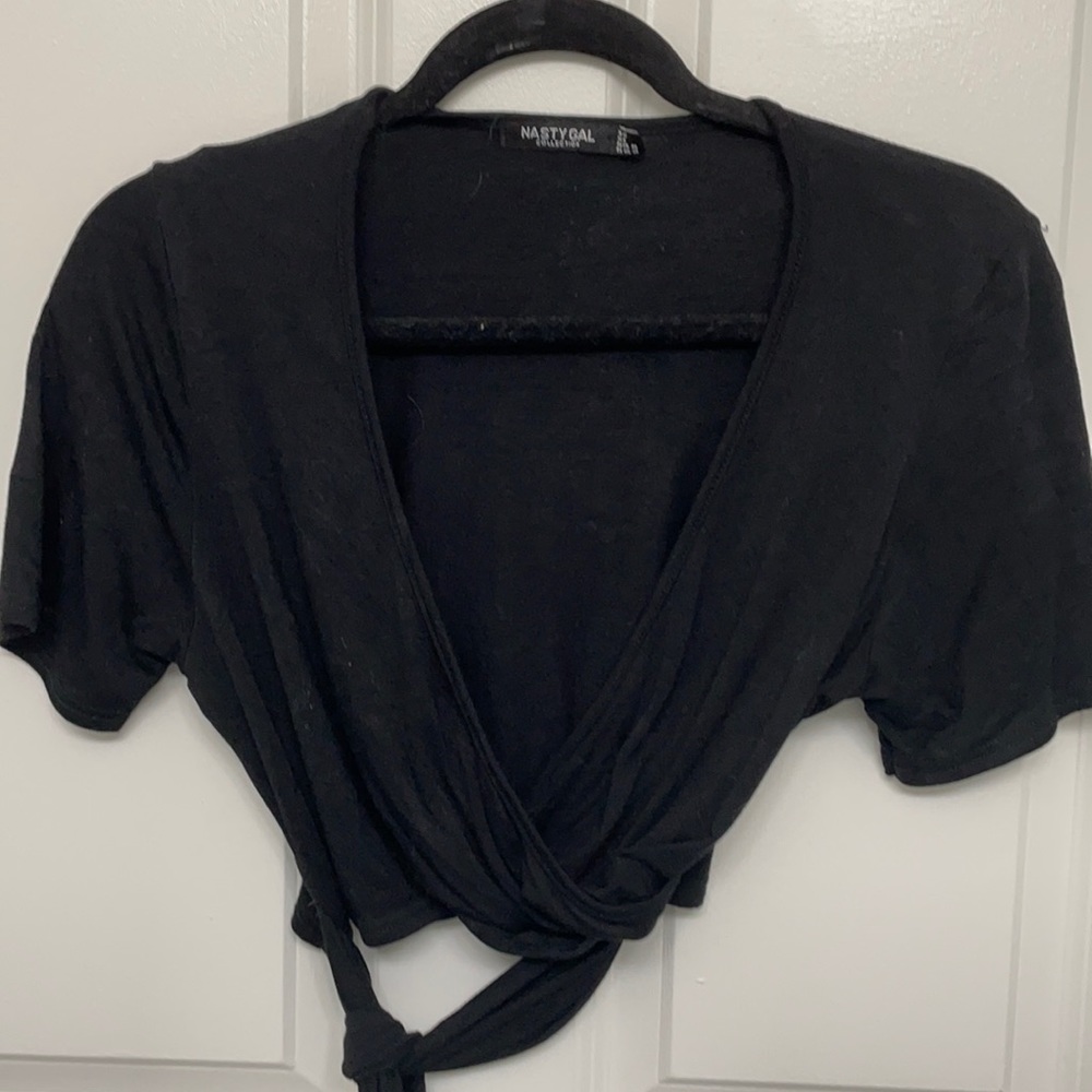 Black ties crop-top